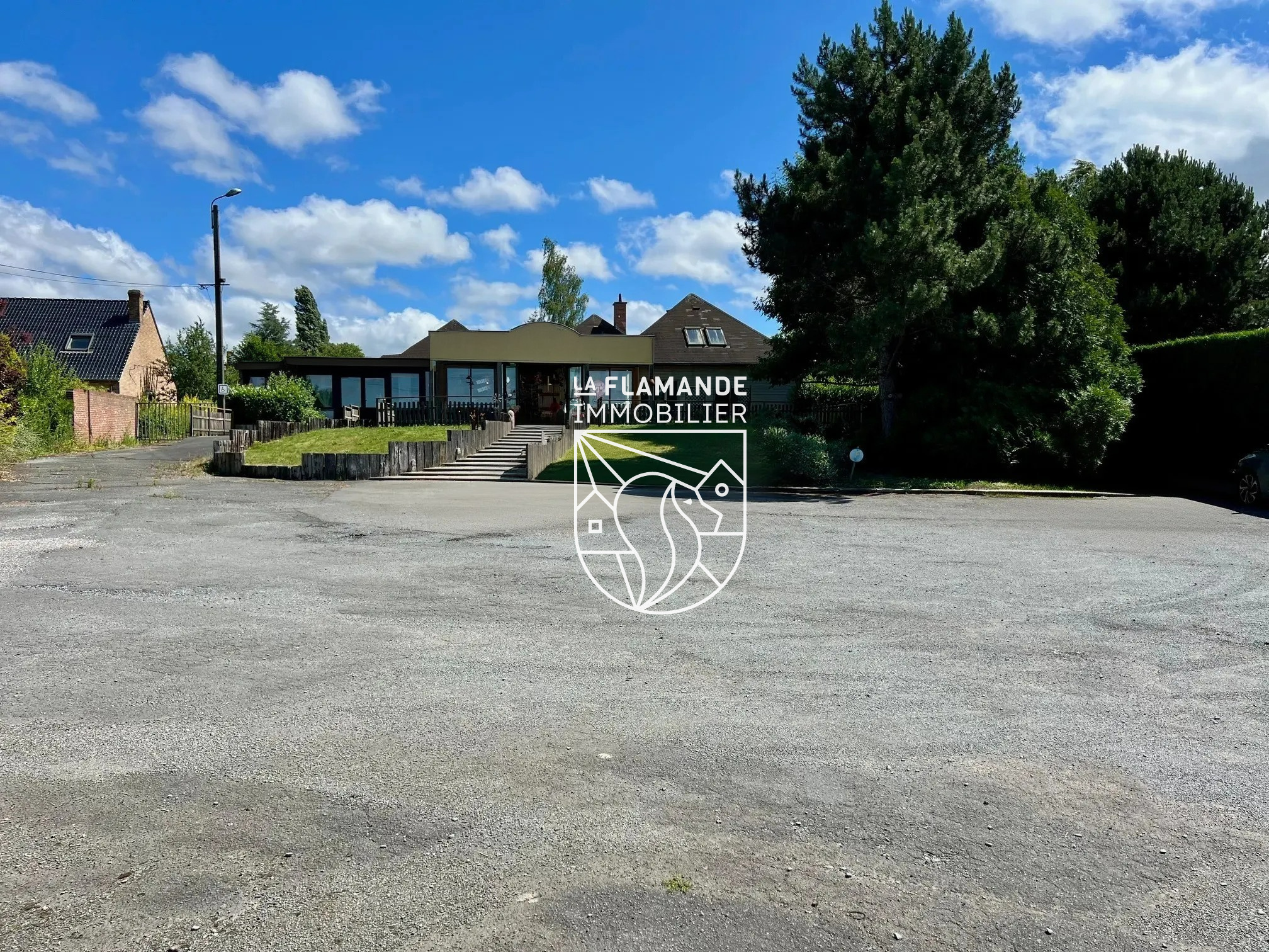 Illustration 0 Immeuble à usage mixte