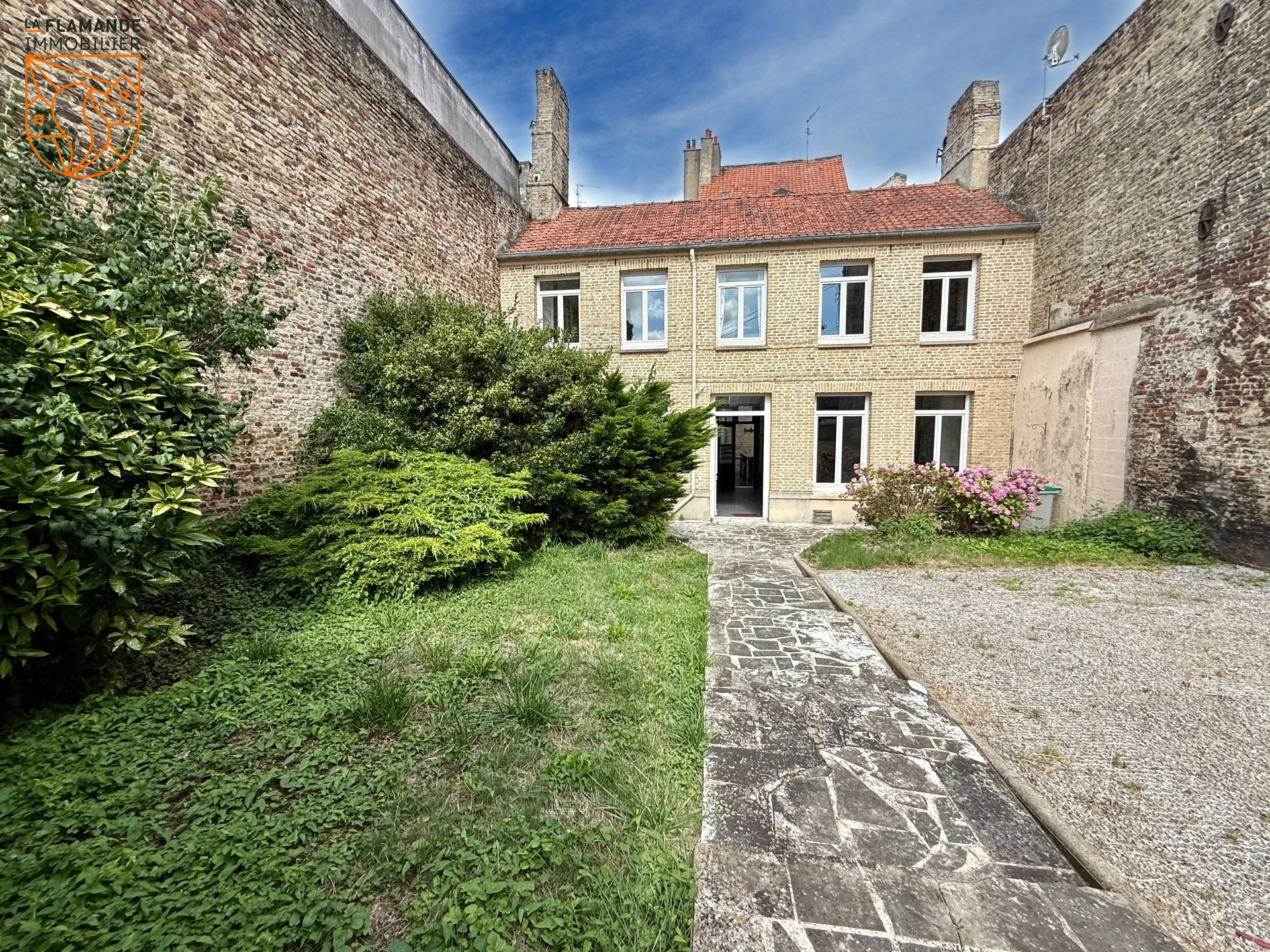 Illustration 1 Immeuble 350m2 centre-ville Saint-Omer